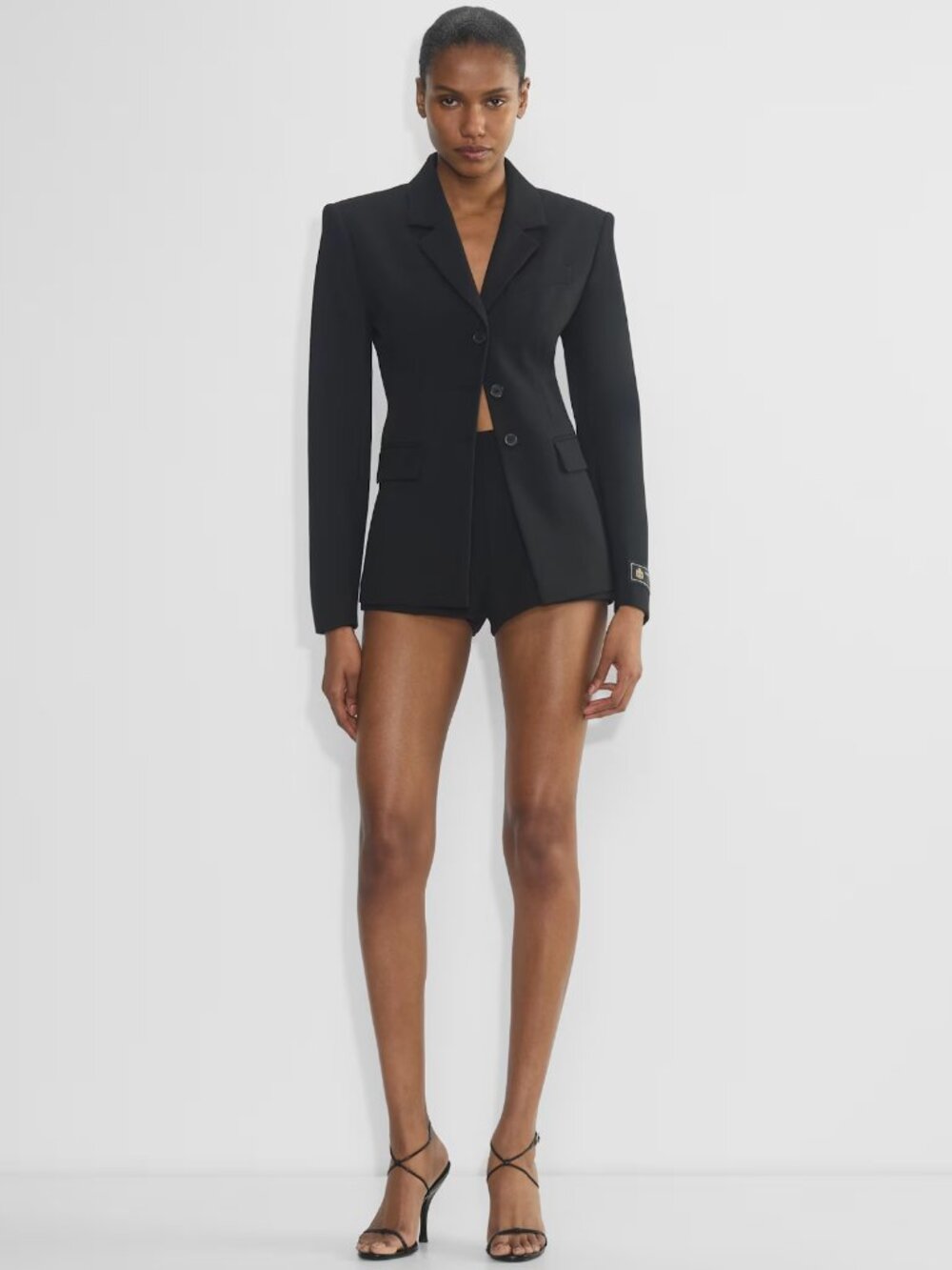 Aritzia Wilfred | Minimalist High-Waist Tailored Shorts Black - Picture 3 of 11